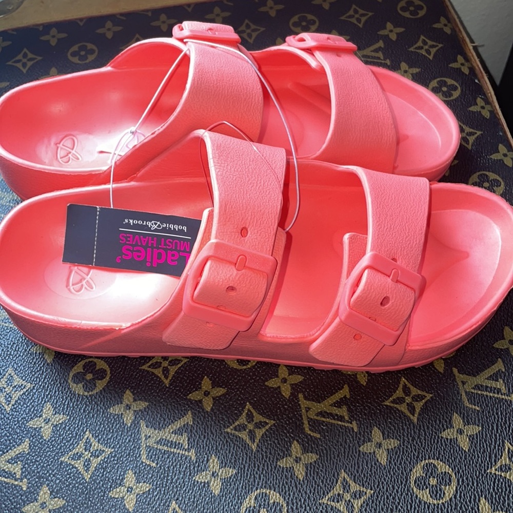 Light weight sandals 🩴 size7/8